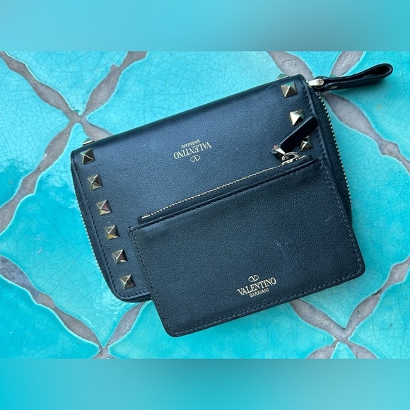 Valentino Garavani Rockstud Zip-around Leather Wallet + change Wallet In Black - Picture 8 of 12